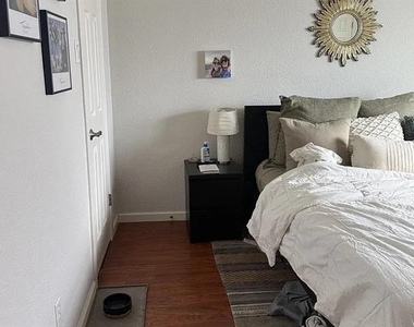 4520 Holland - Photo Thumbnail 7