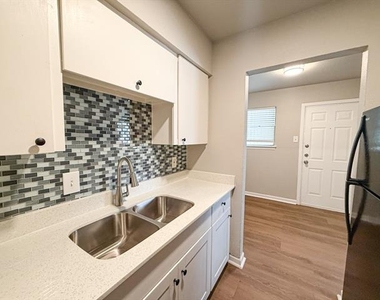 808 Blaylock Drive - Photo Thumbnail 10