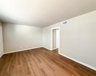 808 Blaylock Drive - Photo Thumbnail 4