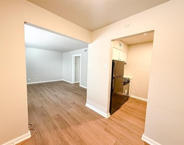 808 Blaylock Drive - Photo Thumbnail 3