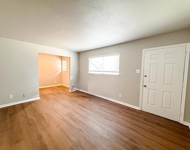 808 Blaylock Drive - Photo Thumbnail 6