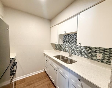 808 Blaylock Drive - Photo Thumbnail 8