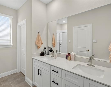 1536 Lake District Drive - Photo Thumbnail 7