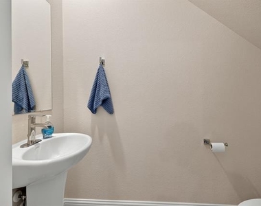 1536 Lake District Drive - Photo Thumbnail 17