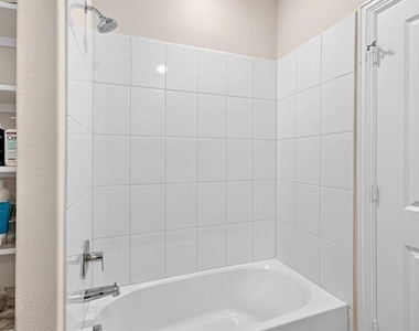 1536 Lake District Drive - Photo Thumbnail 15