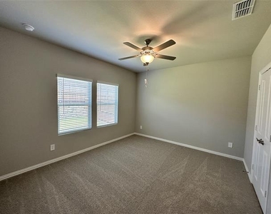 512 Dorothy Drive - Photo Thumbnail 2