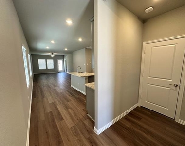512 Dorothy Drive - Photo Thumbnail 8