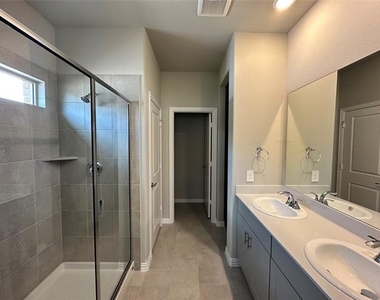 512 Dorothy Drive - Photo Thumbnail 13