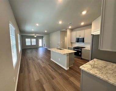 512 Dorothy Drive - Photo Thumbnail 7
