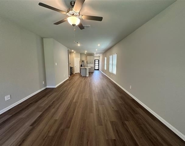 512 Dorothy Drive - Photo Thumbnail 3