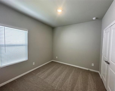512 Dorothy Drive - Photo Thumbnail 10