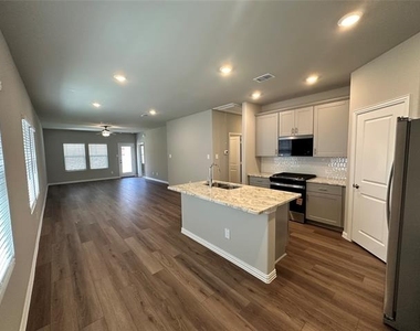 512 Dorothy Drive - Photo Thumbnail 6
