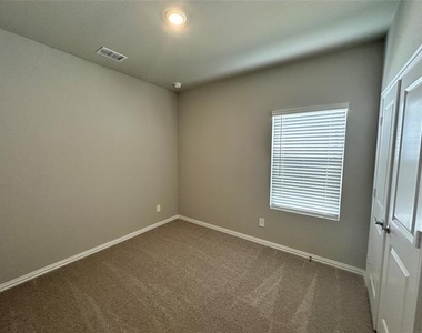 512 Dorothy Drive - Photo Thumbnail 9