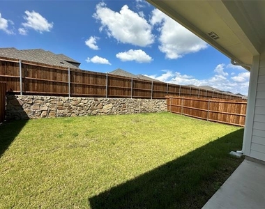 512 Dorothy Drive - Photo Thumbnail 14
