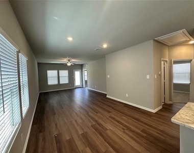 512 Dorothy Drive - Photo Thumbnail 1