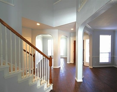18620 Gibbons Drive - Photo Thumbnail 6