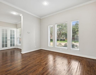 6043 Fieldstone Drive - Photo Thumbnail 3