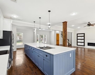 6043 Fieldstone Drive - Photo Thumbnail 9