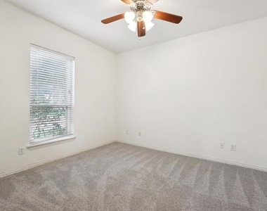 6043 Fieldstone Drive - Photo Thumbnail 27