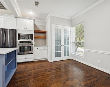 6043 Fieldstone Drive - Photo Thumbnail 7