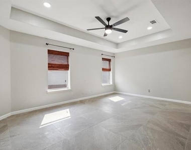 6043 Fieldstone Drive - Photo Thumbnail 19