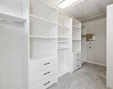 6043 Fieldstone Drive - Photo Thumbnail 25