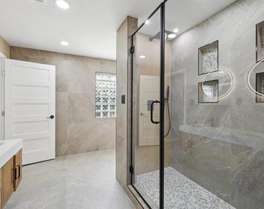 6043 Fieldstone Drive - Photo Thumbnail 24