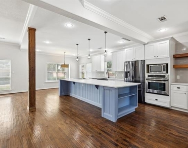 6043 Fieldstone Drive - Photo Thumbnail 5
