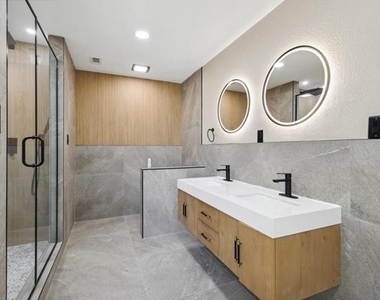 6043 Fieldstone Drive - Photo Thumbnail 22