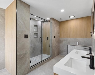 6043 Fieldstone Drive - Photo Thumbnail 21