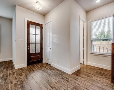 101 Magnolia Lane - Photo Thumbnail 2