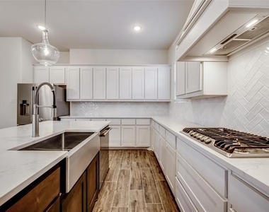 101 Magnolia Lane - Photo Thumbnail 8