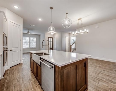 101 Magnolia Lane - Photo Thumbnail 9
