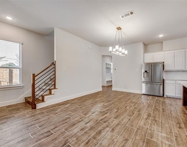 101 Magnolia Lane - Photo Thumbnail 6