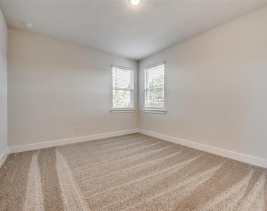 101 Magnolia Lane - Photo Thumbnail 15