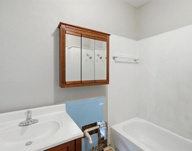 735 Victoria Street - Photo Thumbnail 7