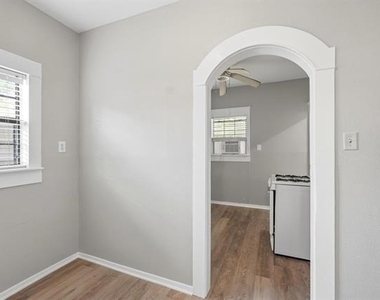 735 Victoria Street - Photo Thumbnail 9