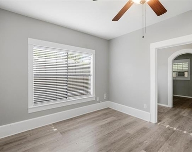 735 Victoria Street - Photo Thumbnail 3