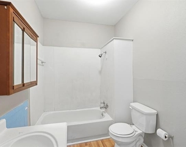 735 Victoria Street - Photo Thumbnail 8