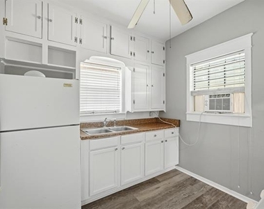735 Victoria Street - Photo Thumbnail 11