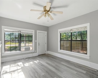 735 Victoria Street - Photo Thumbnail 16