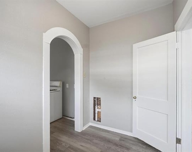 735 Victoria Street - Photo Thumbnail 10