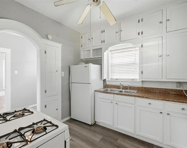 735 Victoria Street - Photo Thumbnail 14