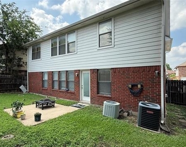 786 Pierre Lane - Photo Thumbnail 2