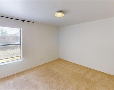 786 Pierre Lane - Photo Thumbnail 17