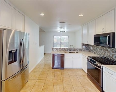 786 Pierre Lane - Photo Thumbnail 11