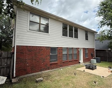 786 Pierre Lane - Photo Thumbnail 3