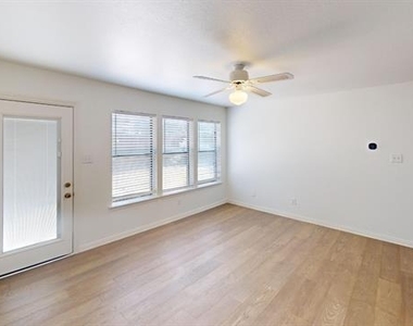 786 Pierre Lane - Photo Thumbnail 7