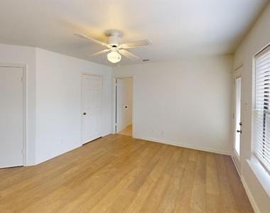 786 Pierre Lane - Photo Thumbnail 8