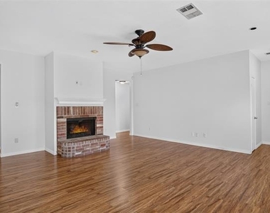 2805 Nandina Street - Photo Thumbnail 7